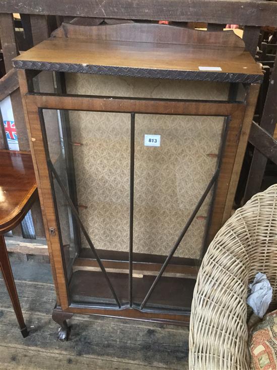 Mahogany display cabinet(-)